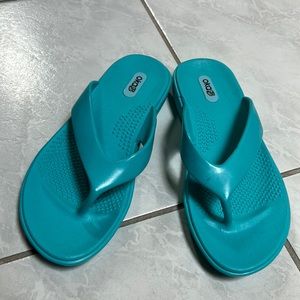 Oka b sandals. Size S. Fits about a 5 1/2. Turquoise in color.